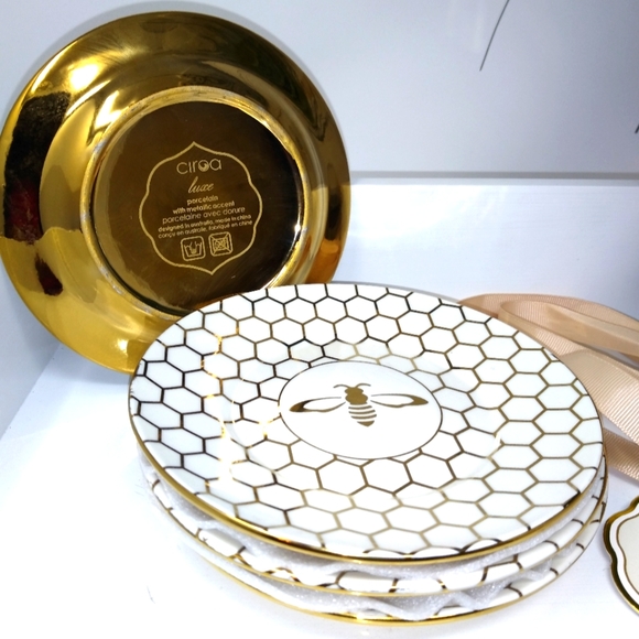 Luxe by Ciroa Porcelain Honeycomb Saucers - Picture 1 of 5